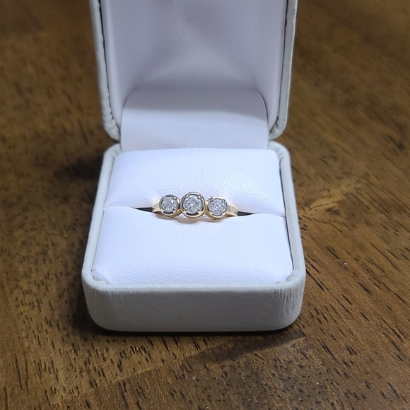 engagement ring - Picture 1 of 5